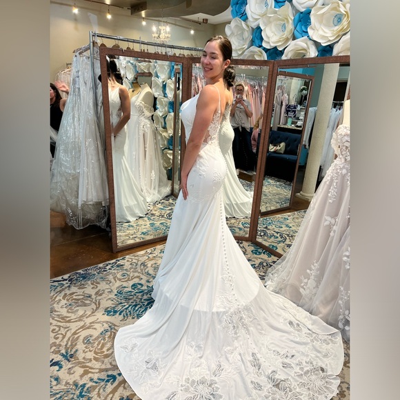 Wedding dress - Picture 5 of 15